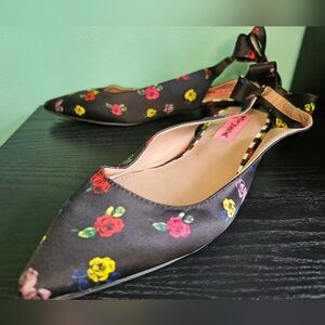 Betsey Johnson Black Floral Slingback Flats Women's Size 7
